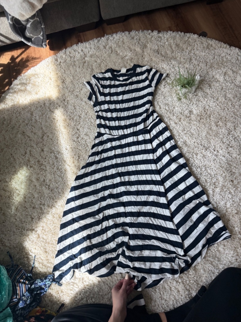 Soft knit H&M Navy and White Striped Short-Sleeve super cute spring summer Maxi - Picture 4 of 6